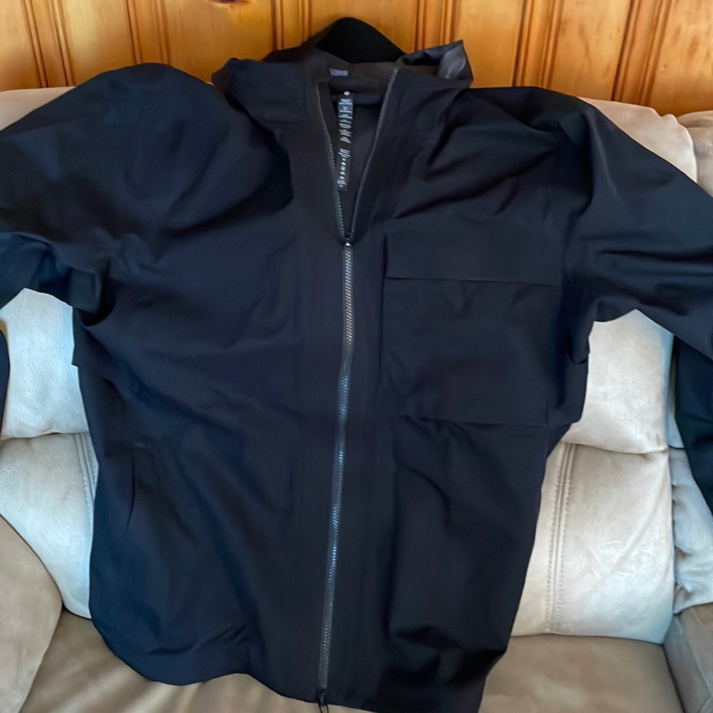 Men’s Lululemon Outpour Jacket